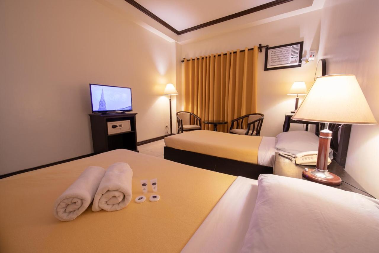 Rosvenil Hotel Tacloban Exterior photo