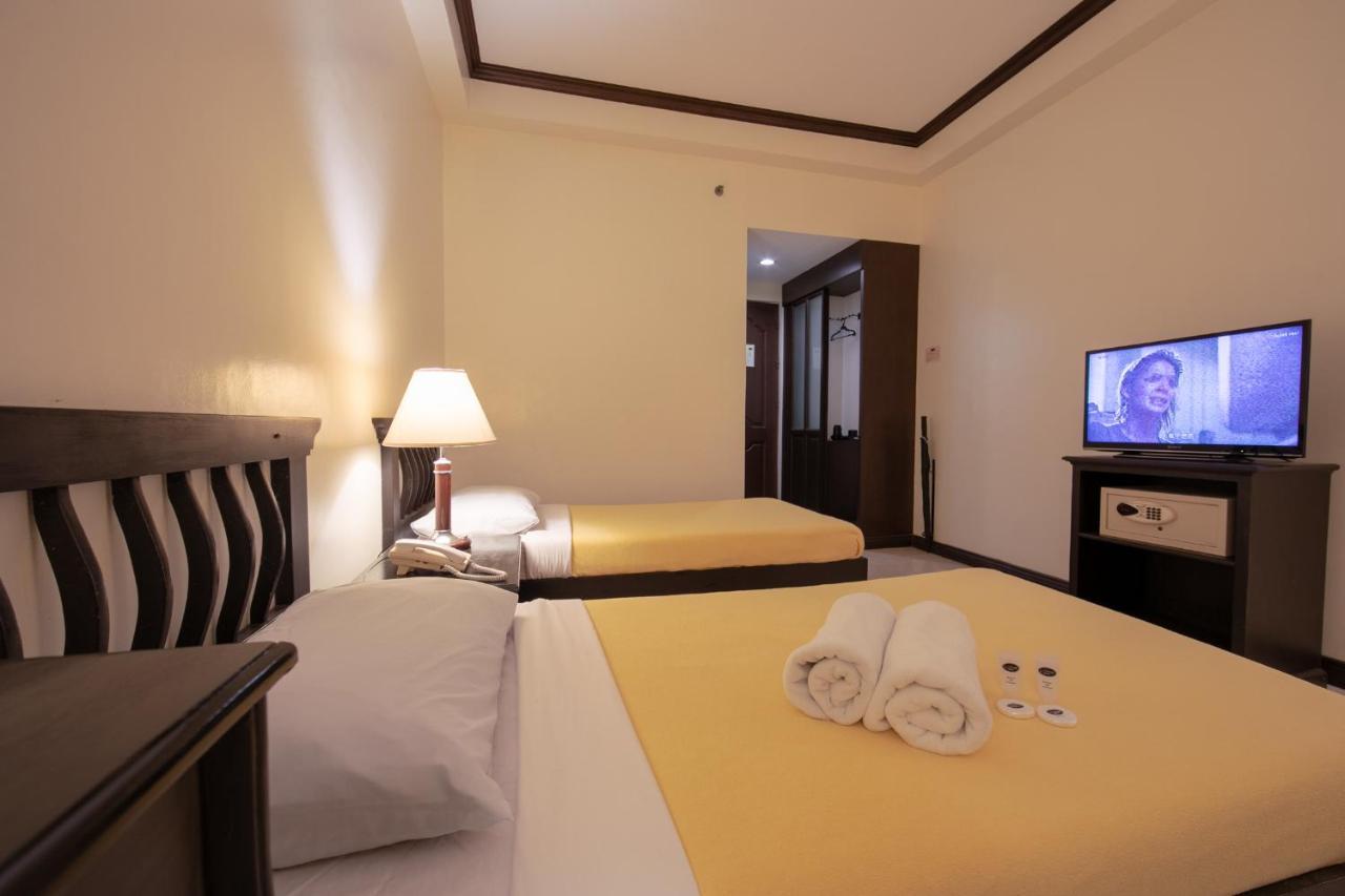 Rosvenil Hotel Tacloban Exterior photo